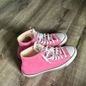 Pink converse size 9 in woman 7 in men